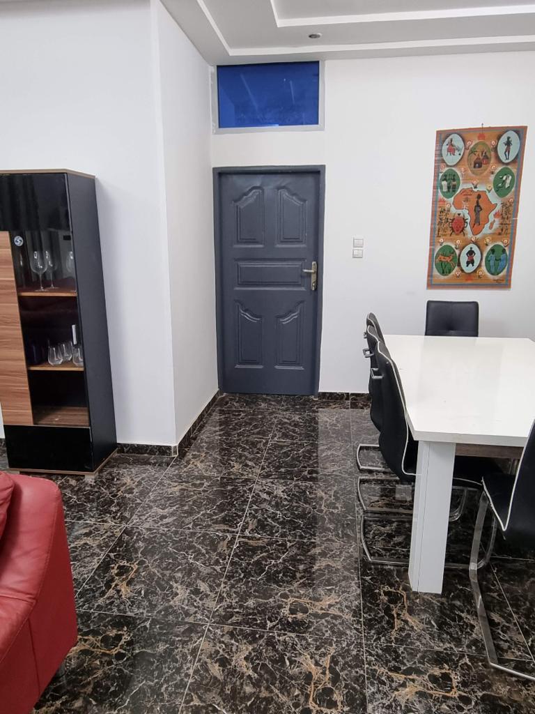 Villa meublée à louer , Lome, kpogan non loin du goudron