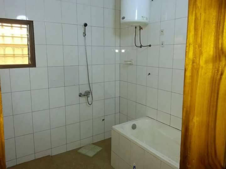 N° 4380 :
                            Villa à vendre , Agoe, Lome, Togo : 70 000  000 XOF/vie
