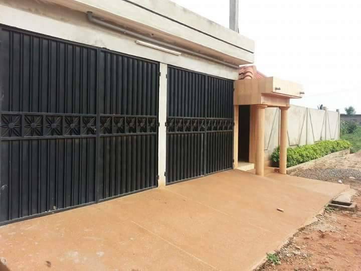 N° 4380 :
                            Villa à vendre , Agoe, Lome, Togo : 70 000  000 XOF/vie