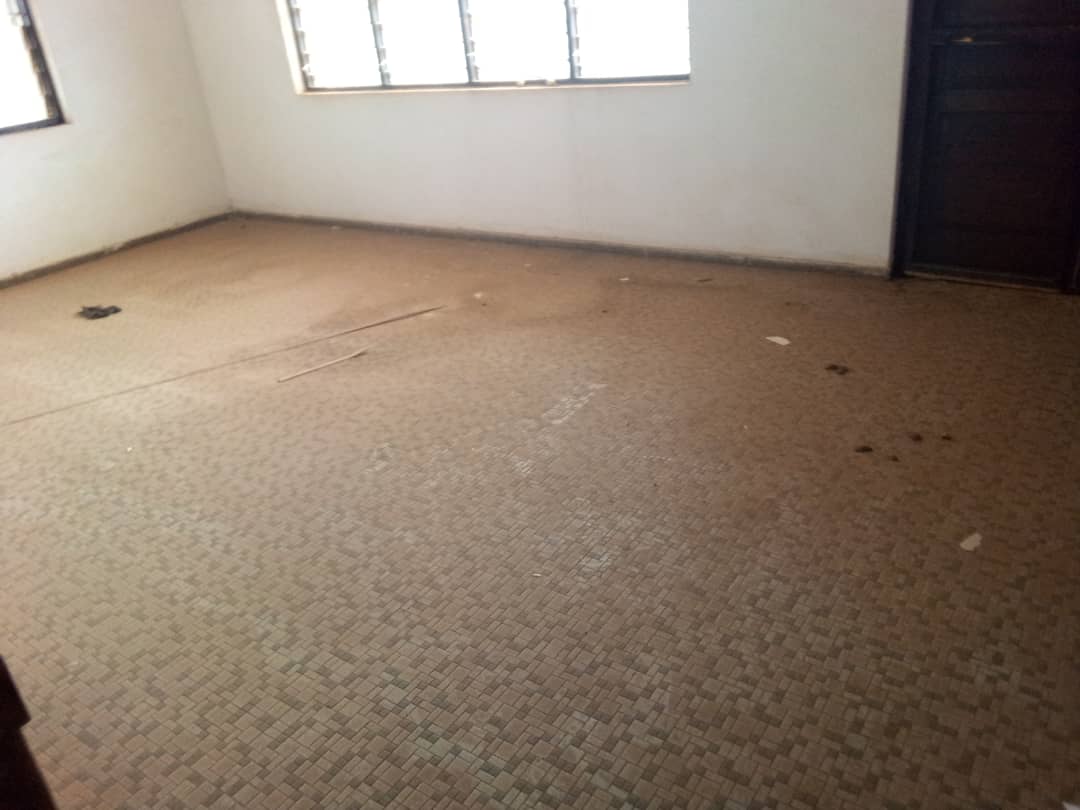 N° 5215 :
                            Villa à louer , Tokoin, Lome, Togo : 150 000 XOF/mois