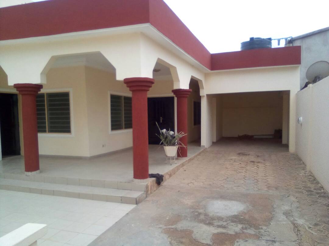 N° 4307 :
                            Villa à louer , Adidogome, Lome, Togo : 160 000 XOF/mois