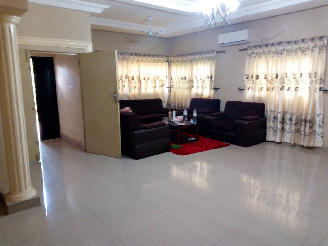 N° 4329 :
                            Villa à louer , Agoe, Lome, Togo : 200 000 XOF/mois
