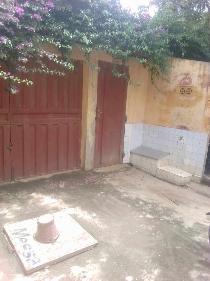 N° 4549 :
                            Maison à vendre , Hedzranawoe, Lome, Togo : 22 000  000 XOF/vie