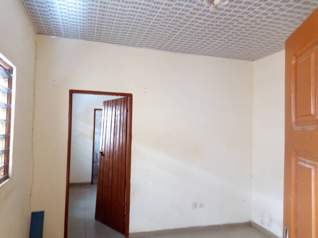 N° 4337 :
                            Chambre salon à louer , Agoe, Lome, Togo : 30 000 XOF/mois