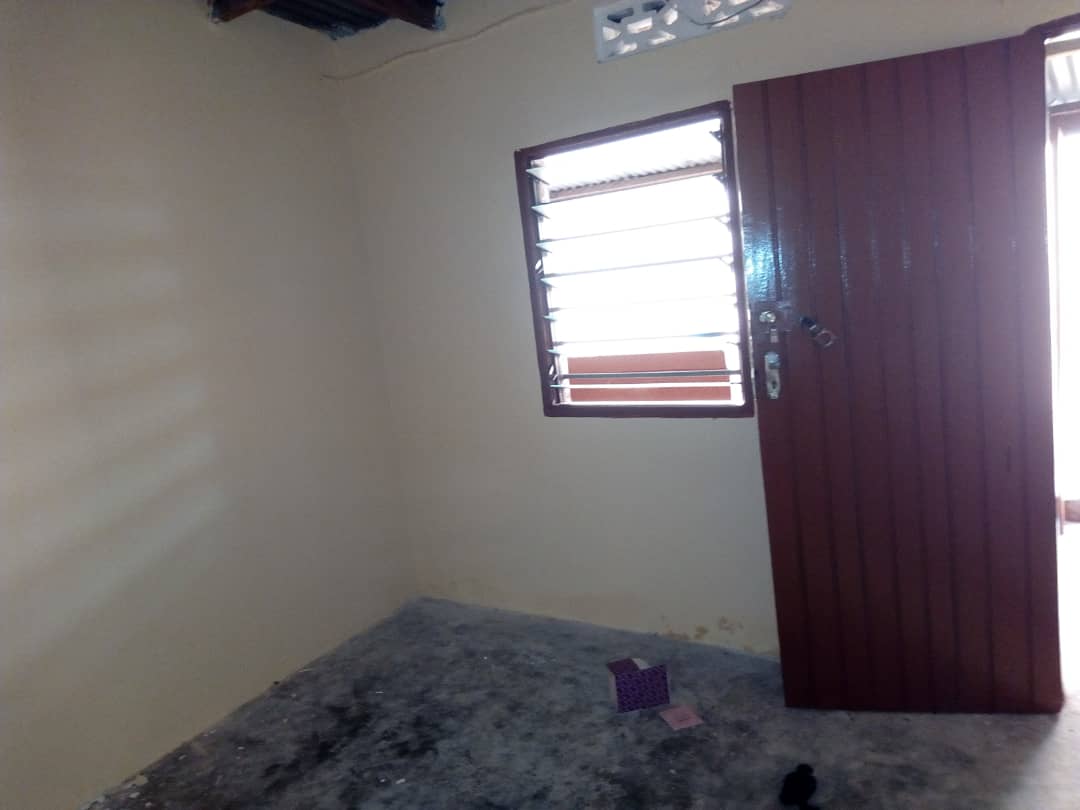 N° 4509 :
                            Chambre à louer , Agoe, Lome, Togo : 12 500 XOF/mois