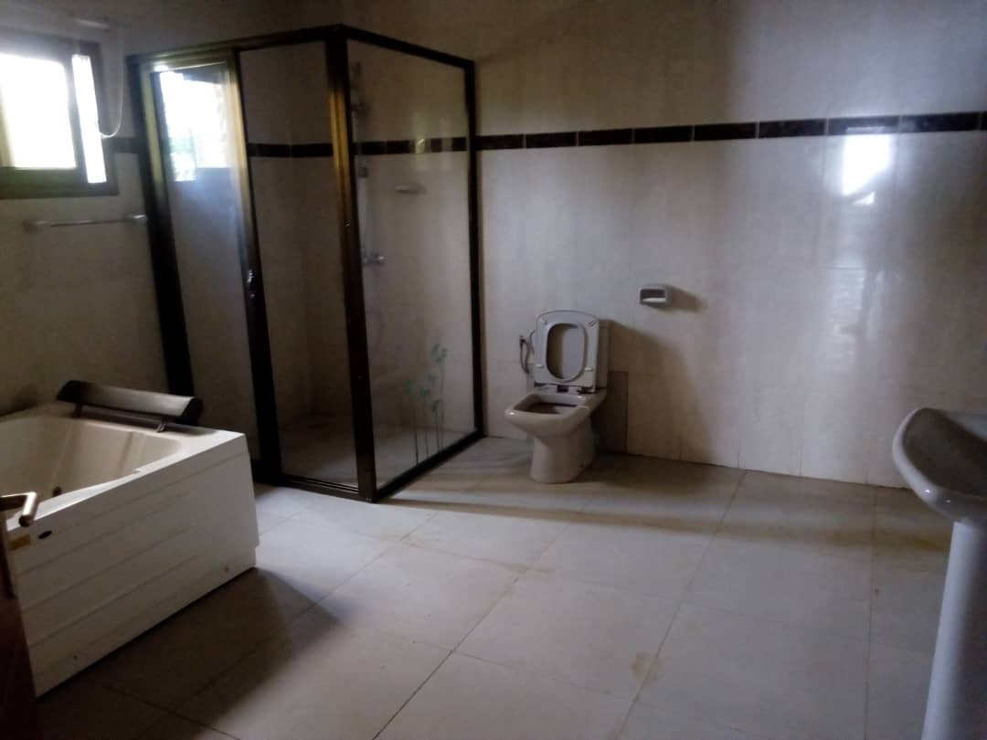 N° 4517 :
                            Villa à louer , Be, Lome, Togo : 1 800  000 XOF/mois