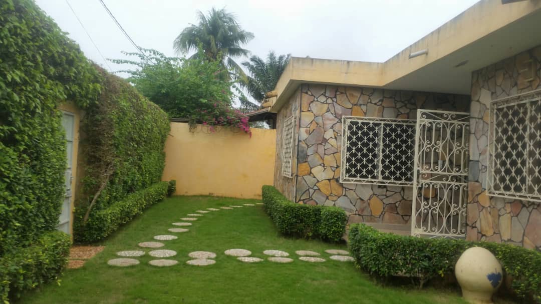 N° 4395 :
                            Villa meublée à louer , Cassablanca, Lome, Togo : 500 000 XOF/mois
