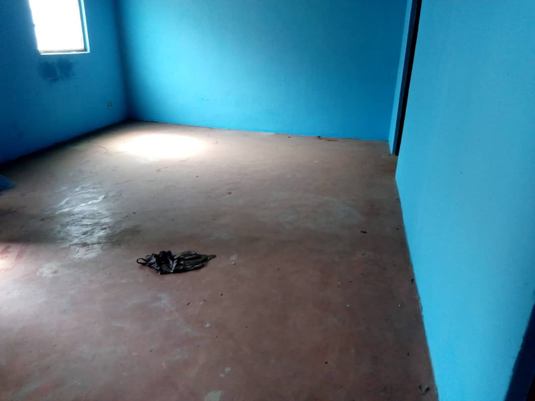 N° 4438 :
                            2 chambres salon à louer , Agoe camp fire, Lome, Togo : 25 000 XOF/mois