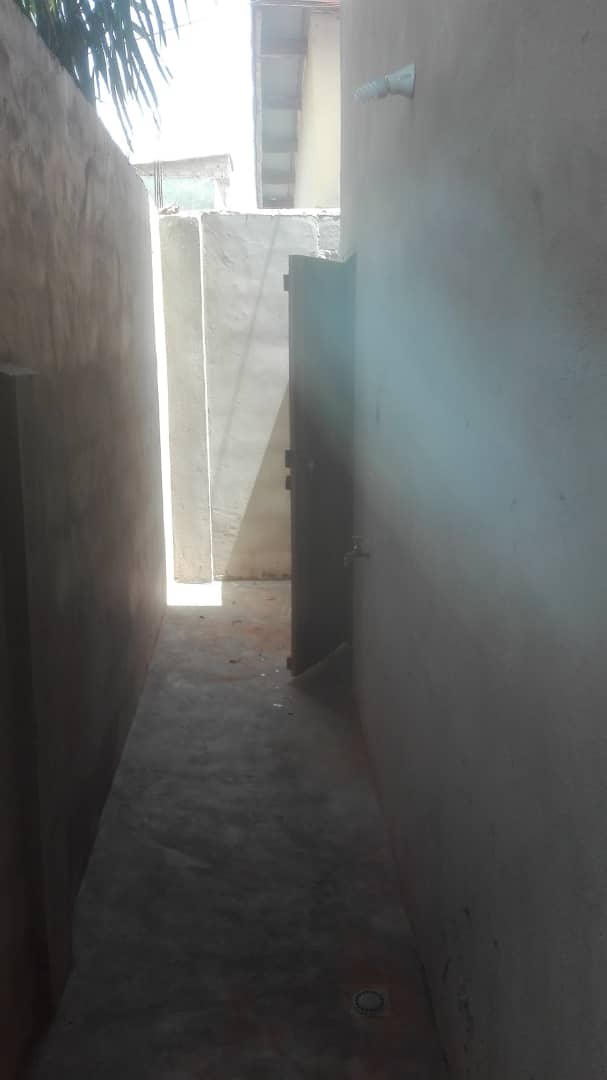 N° 4680 :
                            Chambre à louer , Agoe, Lome, Togo : 25 000 XOF/mois