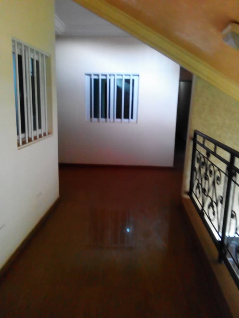 N° 4511 :
                            Villa meublée à louer , Hedzranawoe, Lome, Togo : 850 000 XOF/mois