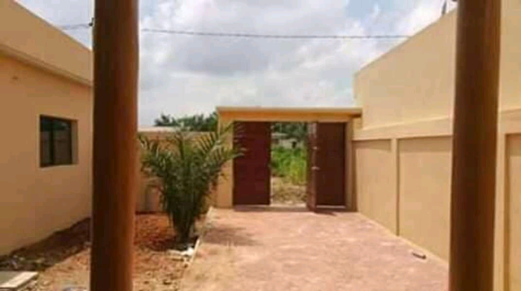 N° 4559 :
                            Villa à vendre , Segbe, Lome, Togo : 38 000  000 XOF/vie