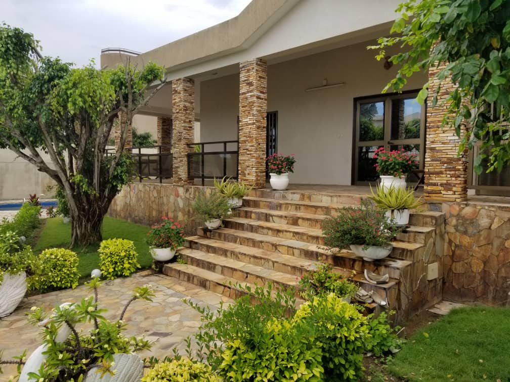 N° 4336 :
                            Villa à vendre , Baguida, Lome, Togo : 400 000  000 XOF/vie