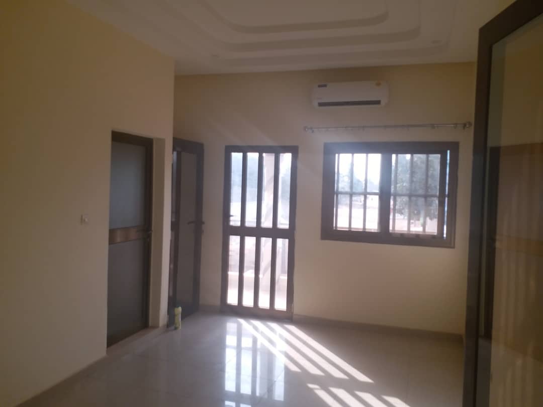 N° 4425 :
                            Villa à louer , Attiegou, Lome, Togo : 300 000 XOF/mois