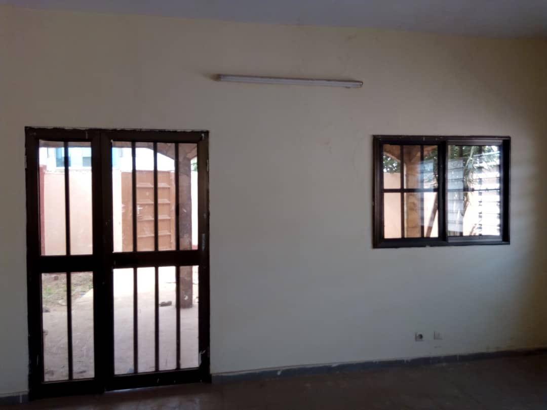 N° 4432 :
                            Villa à louer , Agoe kossigan, Lome, Togo : 100 000 XOF/mois