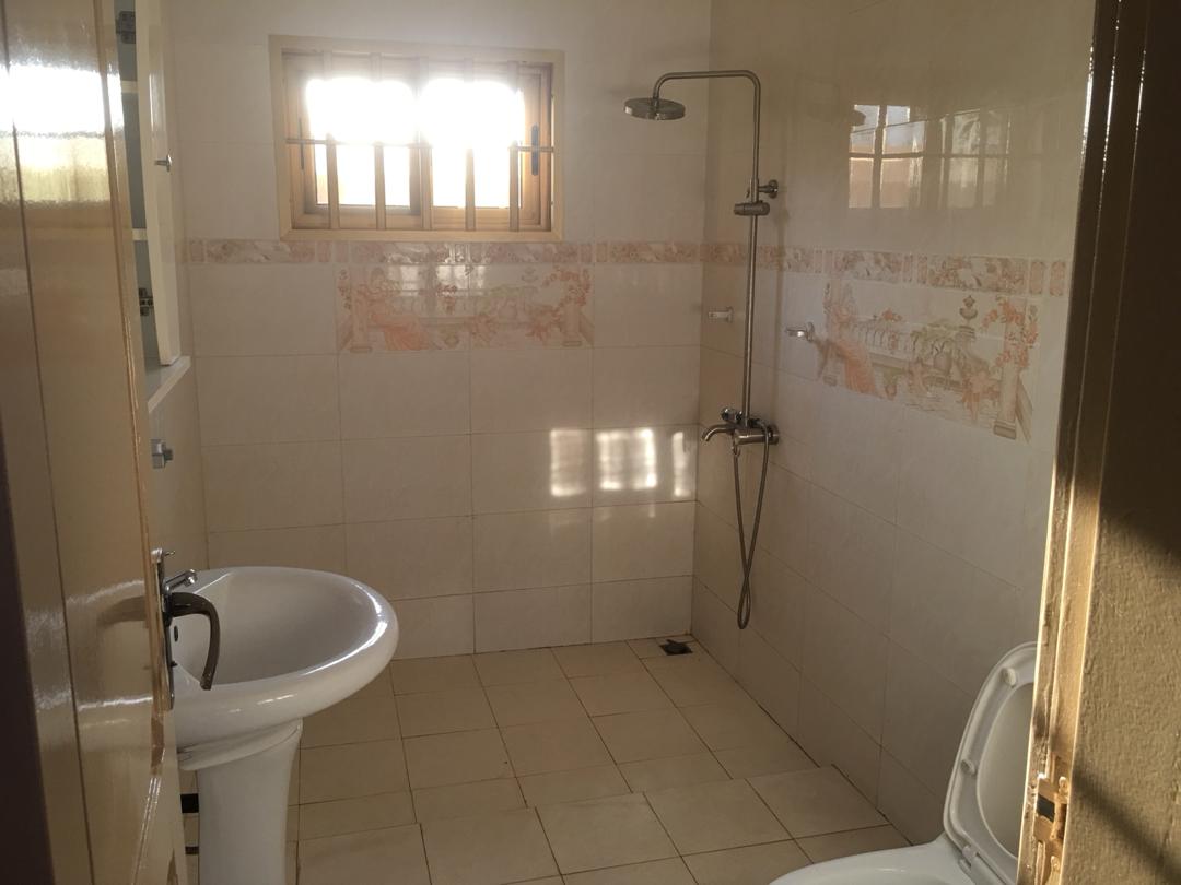 N° 4374 :
                            Villa meublée à louer ,  avepozo , Lome, Togo : 500 000 XOF/mois