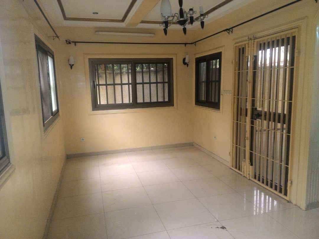 N° 4339 :
                            Villa à louer , Agoe, Lome, Togo : 120 000 XOF/mois