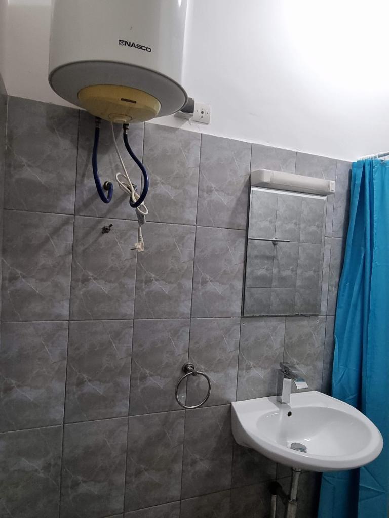 N° 5242 :
                            Villa meublée à louer , Kpogan , Lome, Togo : 800 000 XOF/mois