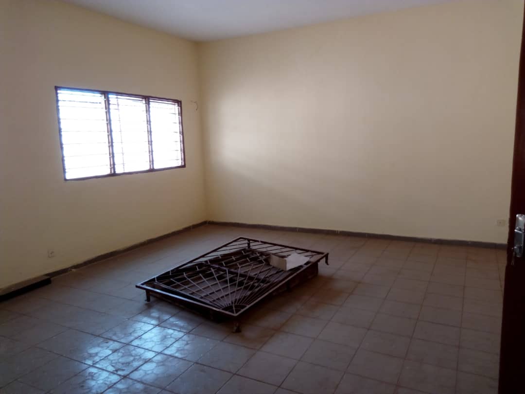 N° 4432 :
                            Villa à louer , Agoe kossigan, Lome, Togo : 100 000 XOF/mois