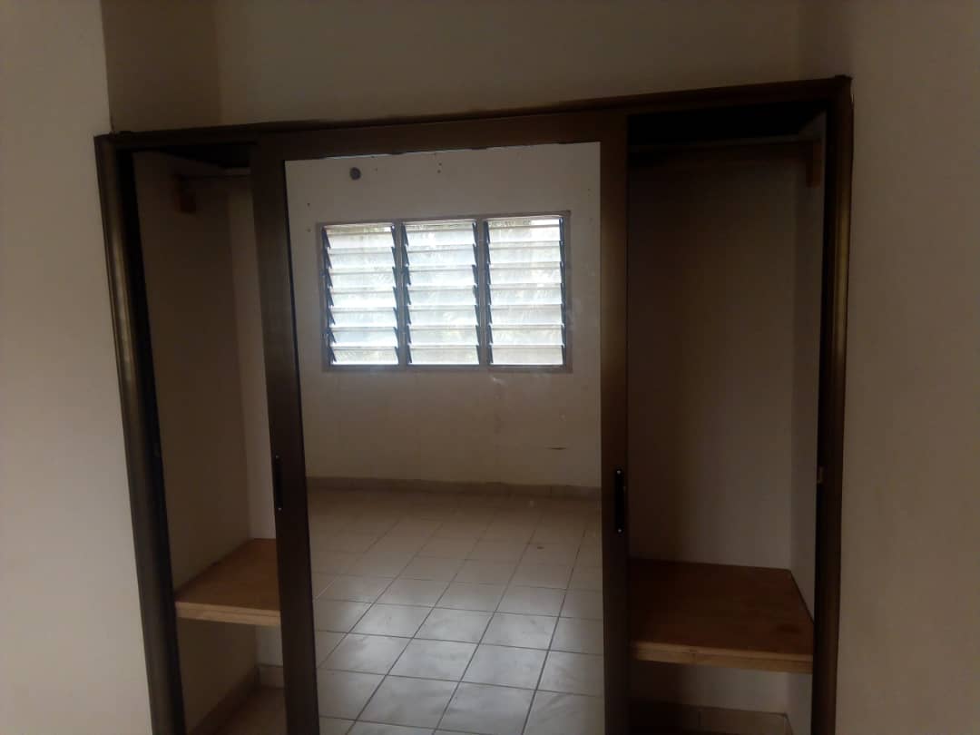 N° 4303 :
                            Chambre salon à louer , Atiegou, Lome, Togo : 50 000 XOF/mois