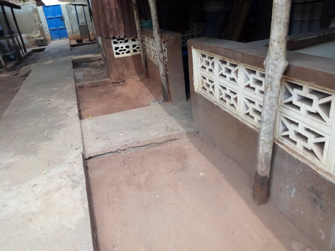 N° 4420 :
                            Chambre salon à louer , Agoe, Lome, Togo : 15 000 XOF/mois