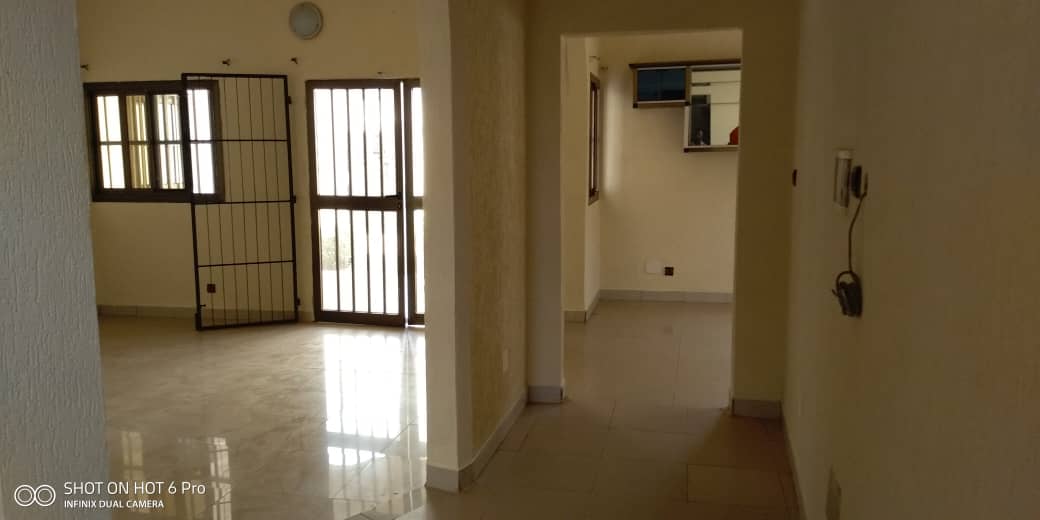 N° 4457 :
                            Villa à louer , Agoe, Lome, Togo : 180 000 XOF/mois