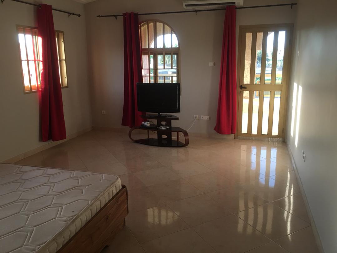 N° 4374 :
                            Villa meublée à louer ,  avepozo , Lome, Togo : 500 000 XOF/mois