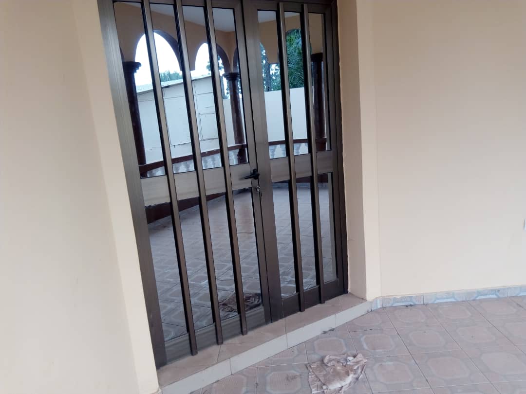 N° 4408 :
                            Villa à louer , Agoe-legbassito, Lome, Togo : 90 000 XOF/mois