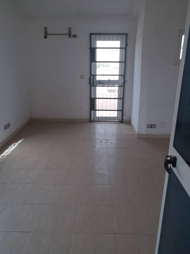 N° 4421 :
                            Villa à louer , Kegue, Lome, Togo : 200 000 XOF/mois