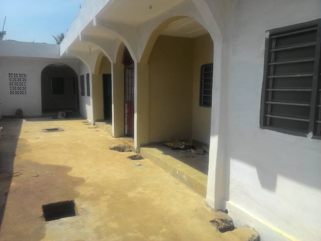 N° 4475 :
                            Chambre salon à louer , Agoe, Lome, Togo : 40 000 XOF/mois