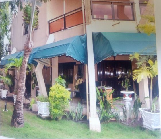 N° 4704 :
                            Immeuble commercial à louer , Agbalepedogan , Lome, Togo : 1 500  000 XOF/mois