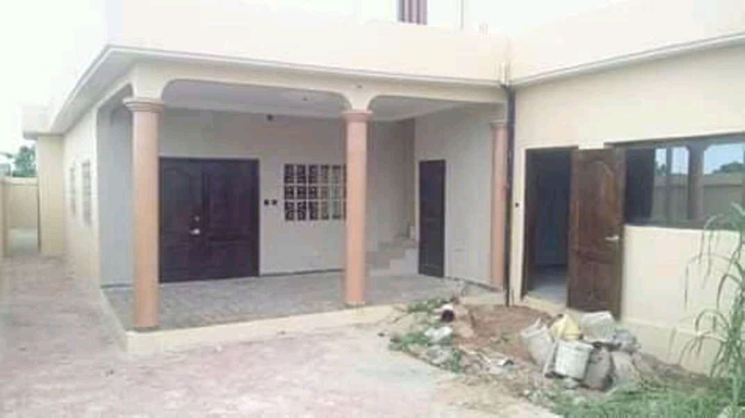 N° 4559 :
                            Villa à vendre , Segbe, Lome, Togo : 38 000  000 XOF/vie