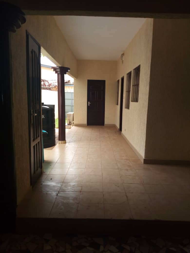 N° 4500 :
                            Villa à louer , Kegue, Lome, Togo : 200 000 XOF/mois