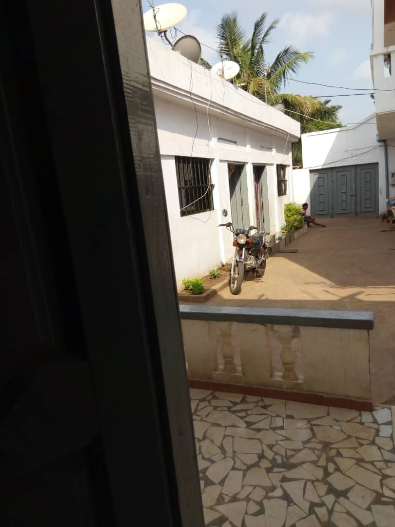 N° 4462 :
                            Chambre salon à louer , Agoe, Lome, Togo : 25 000 XOF/mois