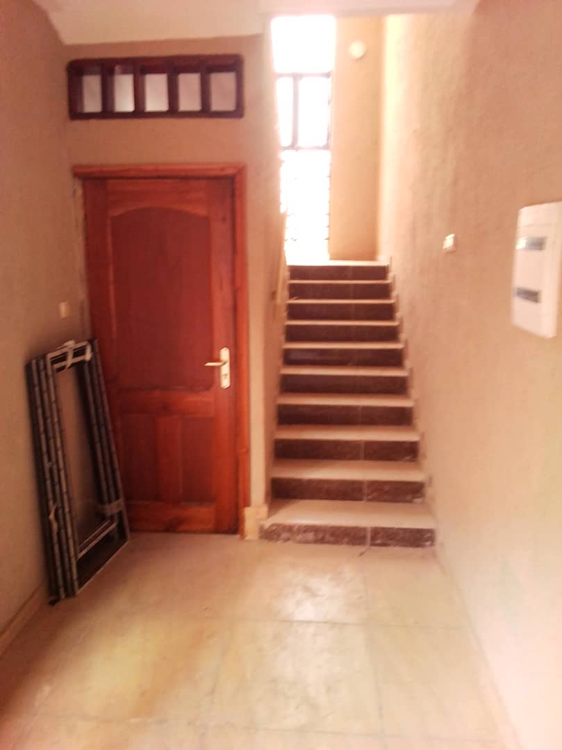 N° 4530 :
                            Villa à louer , Adidogome, Lome, Togo : 250 000 XOF/mois