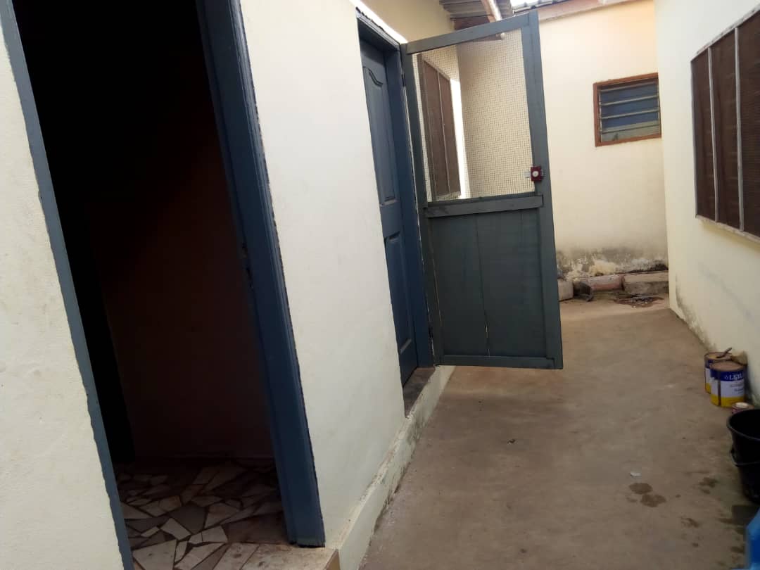 N° 4413 :
                            Villa à louer , Agoe sogbossito, Lome, Togo : 120 000 XOF/mois