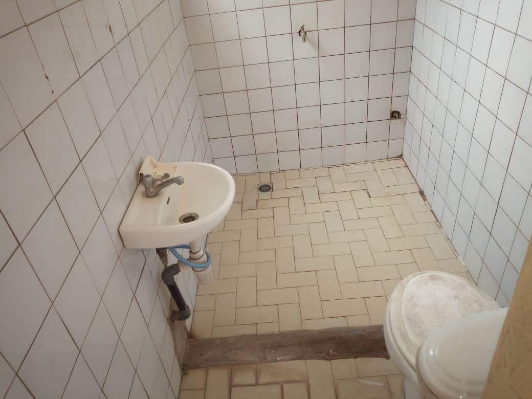 N° 4561 :
                            Chambre salon à louer , Awatame, Lome, Togo : 25 000 XOF/mois