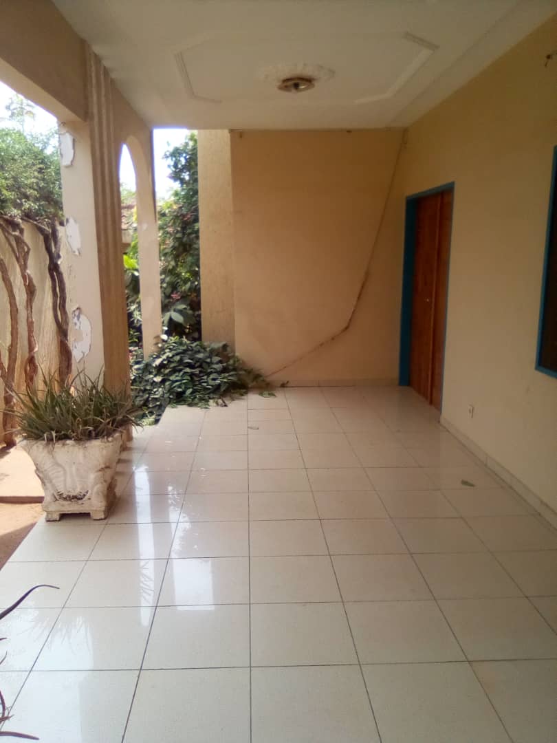 N° 4446 :
                            Villa à vendre , Wonyome, Lome, Togo : 100 000  000 XOF/vie