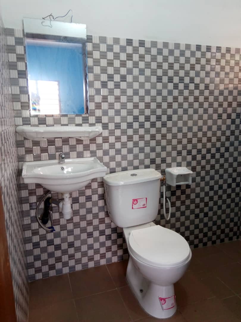 N° 4323 :
                            Chambre à louer , Adidogome, Lome, Togo : 20 000 XOF/mois