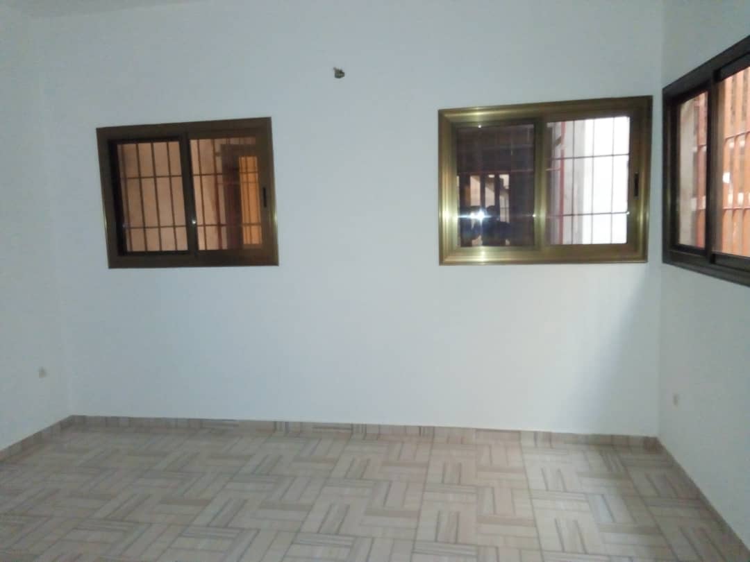 N° 4471 :
                            2 chambres salon à louer , Zanguera, Lome, Togo : 40 000 XOF/mois