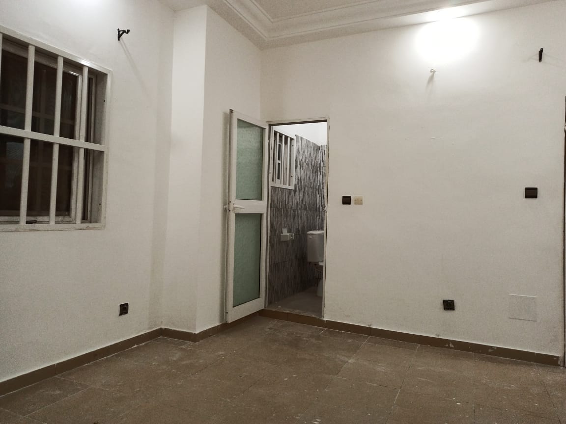 N° 5429 :
                            2 chambres salon à louer , Adidogome kohe, Lome, Togo : 70 000 XOF/mois