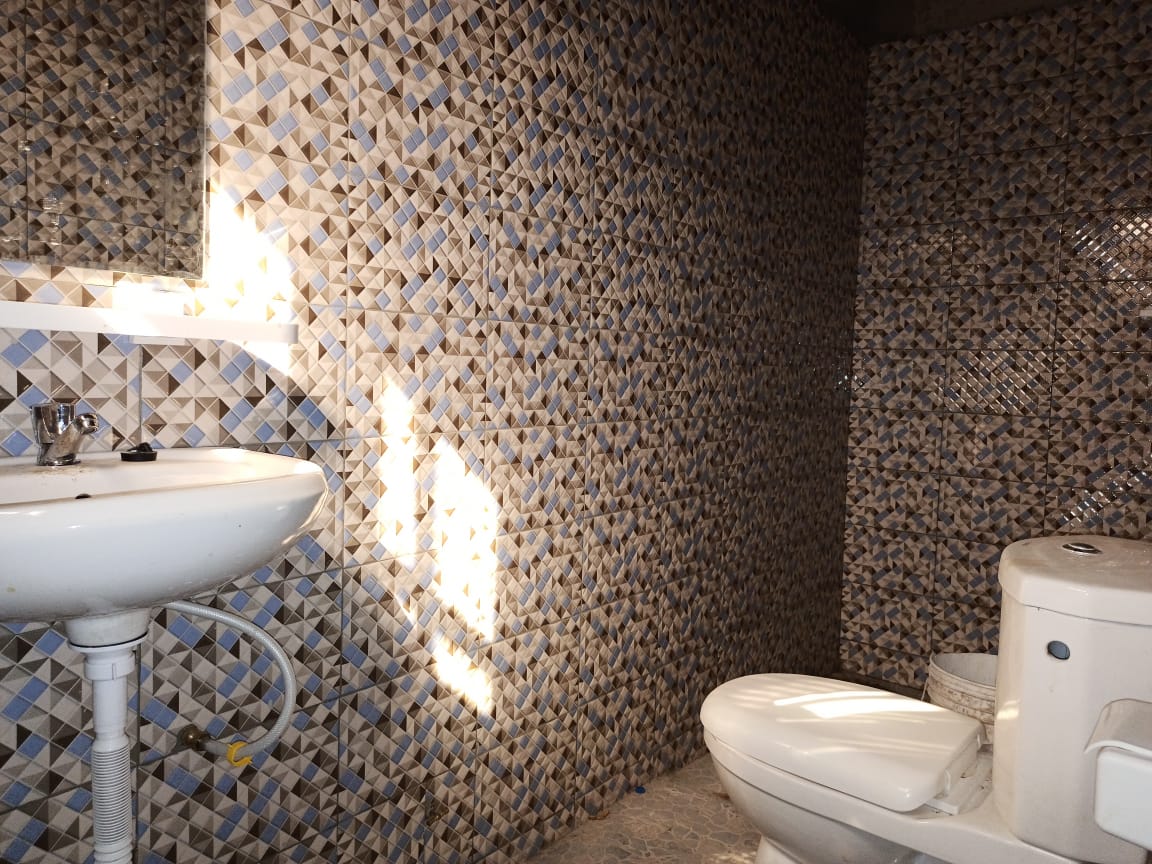 N° 5432 :
                            Chambre à louer , Zanguera, Lome, Togo : 30 000 XOF/mois