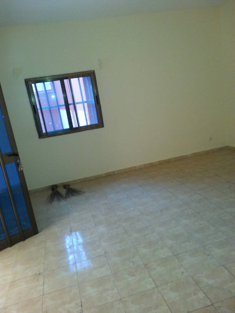 N° 4093 :
                            Villa à louer , Adidogome, Lome, Togo : 100 000 XOF/mois