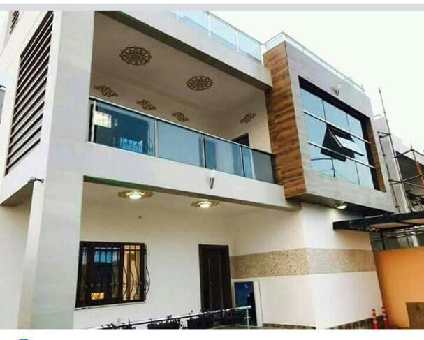 N° 4104 :
                            Maison à vendre , Agoe, Lome, Togo : 120 000  000 XOF/vie