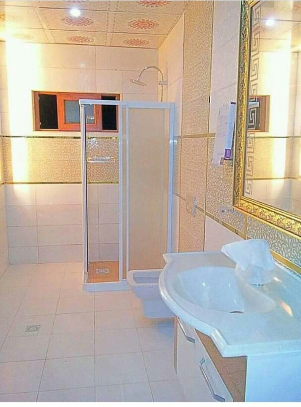 N° 4104 :
                            Maison à vendre , Agoe, Lome, Togo : 120 000  000 XOF/vie