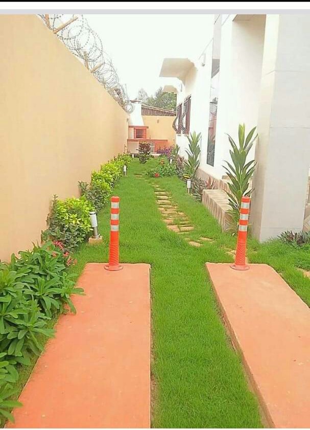 N° 4104 :
                            Maison à vendre , Agoe, Lome, Togo : 120 000  000 XOF/vie