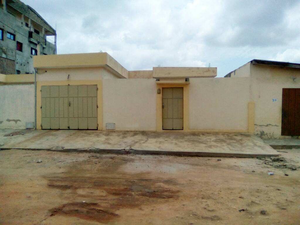N° 4105 :
                            Villa à vendre , Totsi, Lome, Togo : 35 000  000 XOF/vie