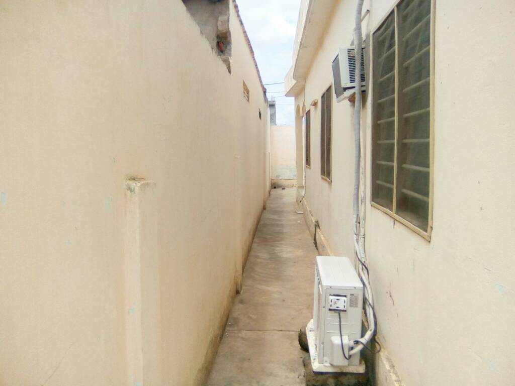 N° 4105 :
                            Villa à vendre , Totsi, Lome, Togo : 35 000  000 XOF/vie