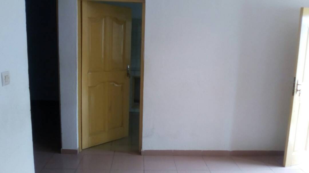 N° 4107 :
                            2 chambres salon à louer , Adidogome, Lome, Togo : 50 000 XOF/mois