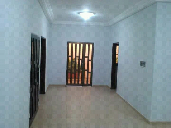 N° 4111 :
                            Villa à louer , Agoe, Lome, Togo : 150 000 XOF/mois