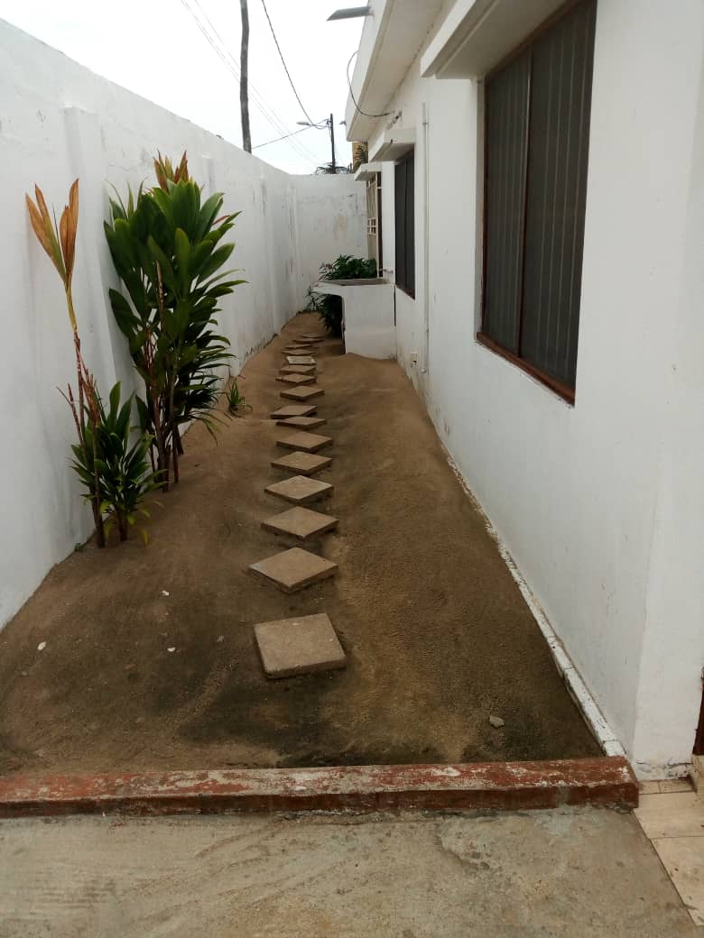 N° 4685 :
                            Villa à vendre , Nyekonakpoe , Lome, Togo : 44 000  000 XOF/vie